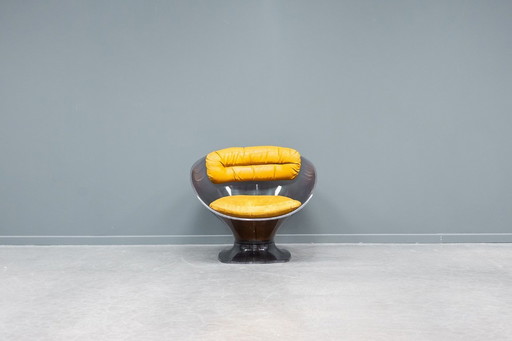 Poltrona lounge in Lucite Pod