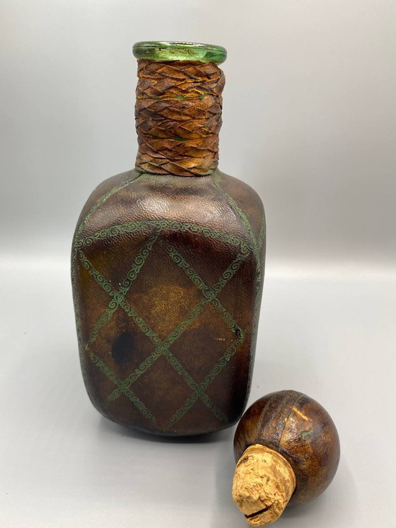 Hand-Blown Glass Carafe Adorned with Embossed Leather – Gilded Brass Lion's Head Medallion (photo 3 of 4)