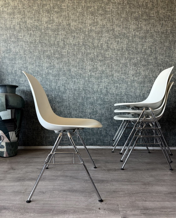 Image 1 of 8 sedie laterali in plastica Vitra Eames RE DSS – Charles & Ray Eames