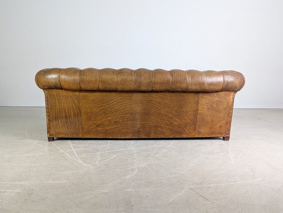 Image 1 of Originele handgemaakte Chesterfield-bank, Engeland 1920, leer, antiek