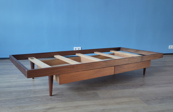 Image 1 of Divano letto vintage con cassetti in legno di teak.