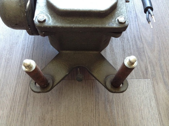 Image 1 of Altes Klingeltelefon, industrieller SNCF-Bahnhof