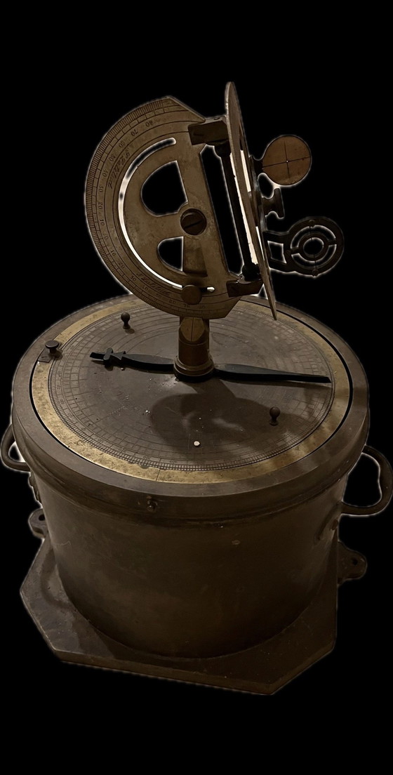 Image 1 of Instrument de navigation nautique ancien