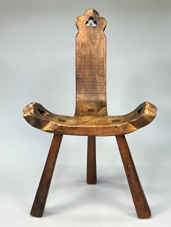 Image 1 of Antico sgabello / sedia spagnola a treppiede. Brutalista