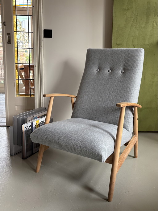 Fauteuil vintage danois récemment retapissé