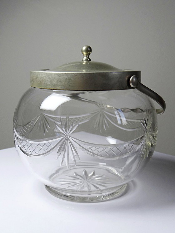 Image 1 of Vaso/bonbonniere antico boemo a forma di bolla in cristallo inciso e metallo argentato, 1920-1940.