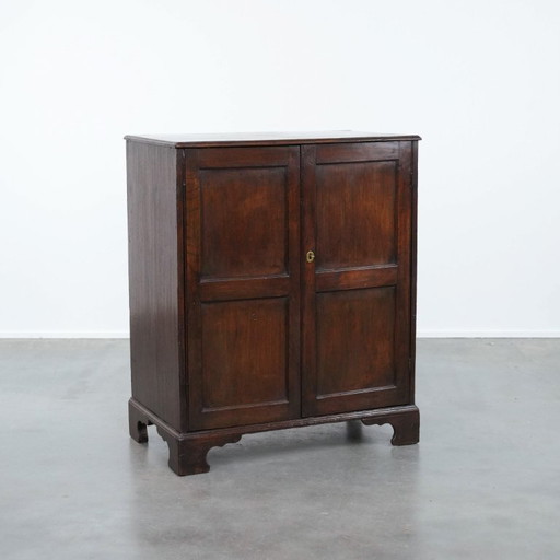 Antique English oak cabinet/chest of drawers from the early 19th century