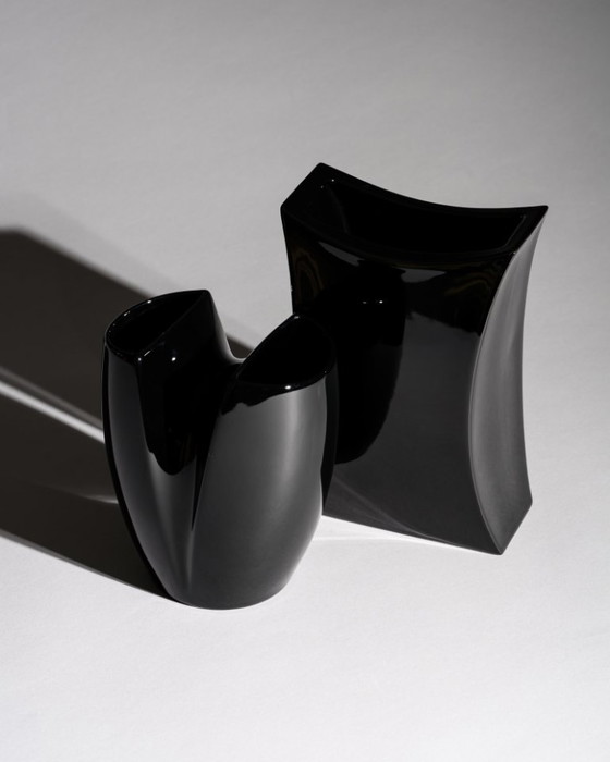 Image 1 of Duo van zwarte porseleinen vazen, Jan van der Vaart & Platt & Young voor Rosenthal, jaren 80.