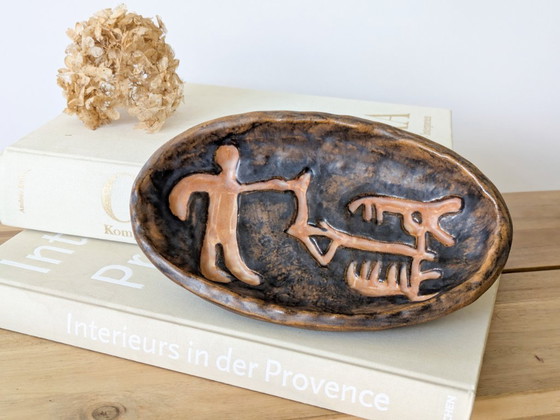 Vassoio portaoggetti vintage in ceramica danese di Emil Ruge, con sgraffito e stile arte primitiva. (photo 12 of 13)