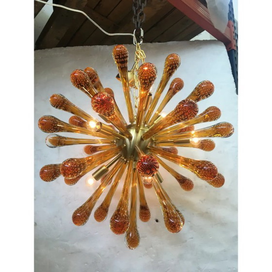 Image 1 of Lustre Sputnik en verre de Murano avec structure dorée et pampilles d'ambre