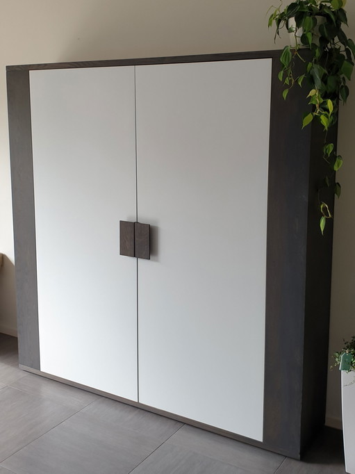 Hängeschrank Räuchereiche Jan des Bouvrie