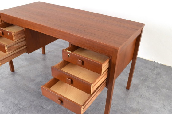 Dänischer Teakholz-Schreibtisch aus der Mitte des Jahrhunderts von Domino Møbler, 1960er Jahre. – Wood (photo 16 of 18)