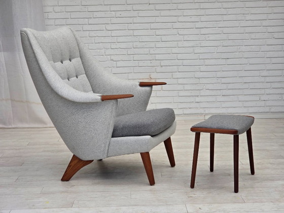 Image 1 of 1970er Jahre, dänischer Sessel mit hoher Rückenlehne und Hocker, Wolle, Teakholz.