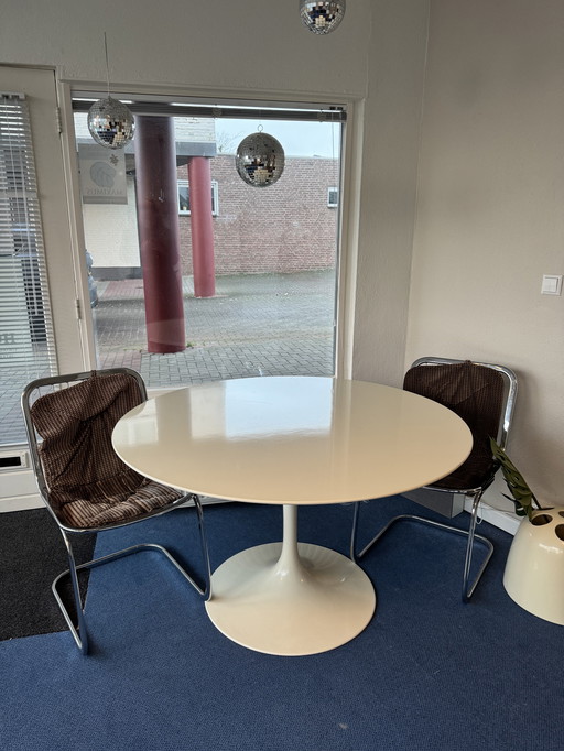 Vintage Knoll tulip table