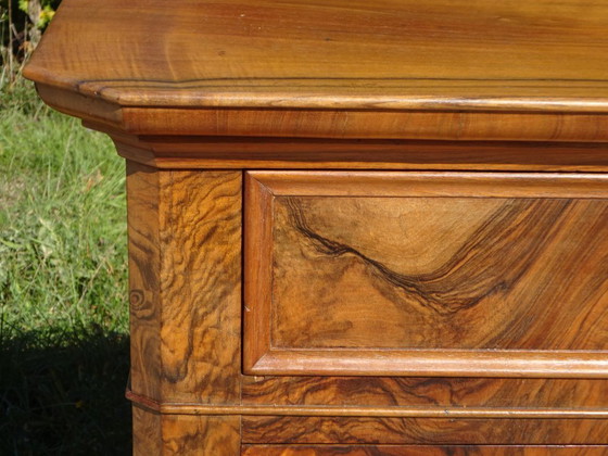 Image 1 of Commode Louis Philippe en noyer et ronce de noyer