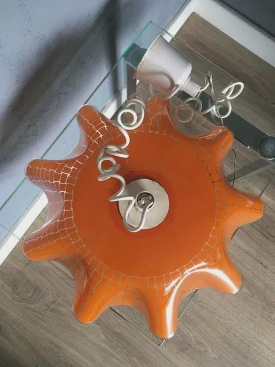 Polnische Deckenleuchte, orange handbemaltes Glas mit Wellenkante, 1970er-80er Jahre, Deckenleuchten (Foto 3 von 6)