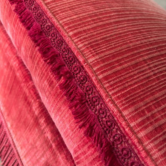 Image 1 of Pouf vintage in tessuto rosso
