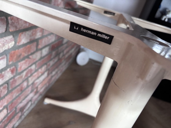 Herman Miller George Nelson Gambe da Tavolo a Piedistallo (Modello 5559) – Tavoli, Aluminium (photo 3 of 8)