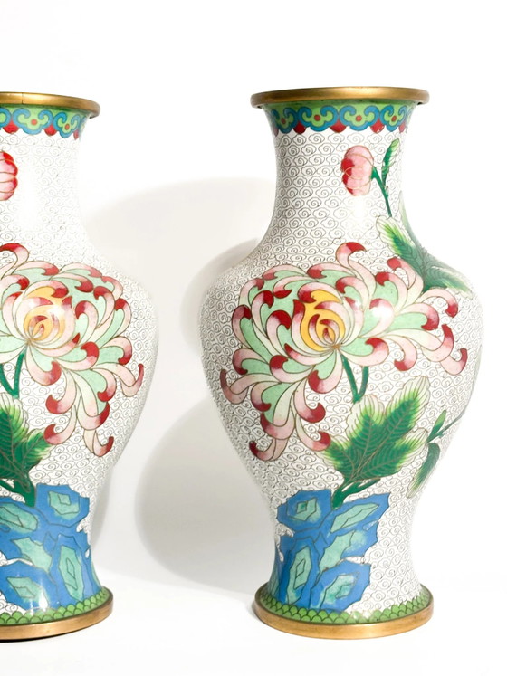 Pair of Chinese Cloisonné Vases with Floral and Hummingbird Motifs, 1950s – Metal (photo 8 of 15)