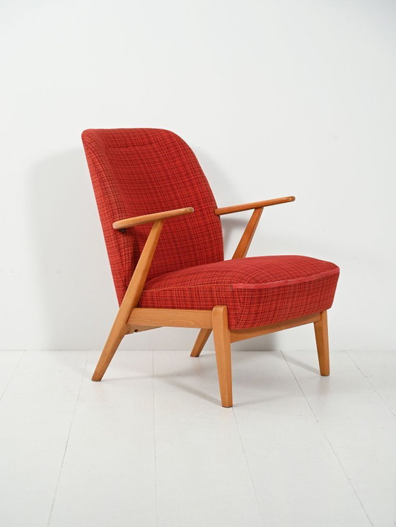 Image 1 of Poltrona scandinava in faggio degli anni '50 con rivestimento rosso