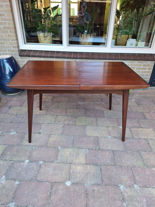 Louis van Teeffelen Milano dining table