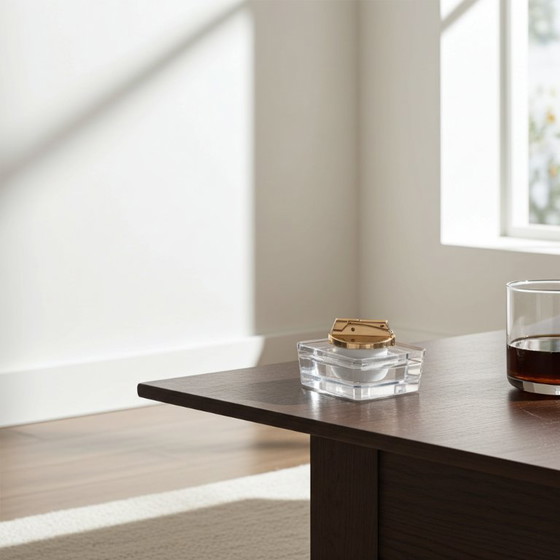 Image 1 of Accendino da tavolo vintage con base in plexiglass degli anni '70 - con gas