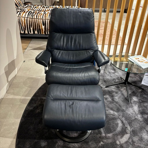 Poltrona reclinabile Stressless View con pouf