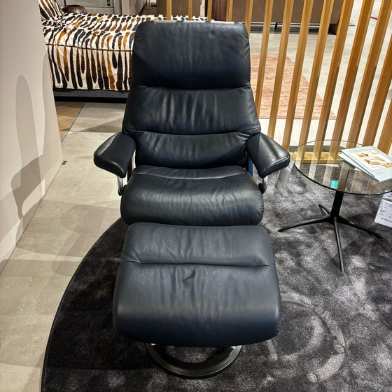 Image 1 of Poltrona reclinabile Stressless View con pouf