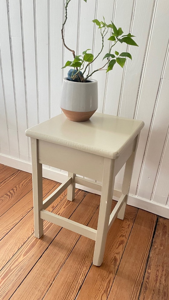 Image 1 of Sgabello vintage in legno verniciato beige