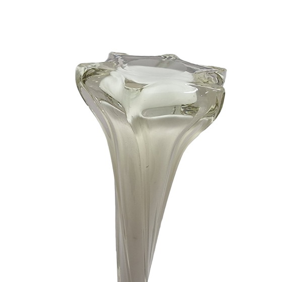 Image 1 of Vase vintage en opaline torsadée