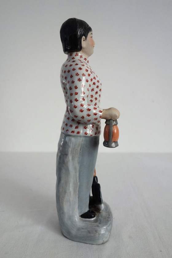 Image 1 of Estatua de mujer campesina de porcelana china - Revolución Cultural n.º 7