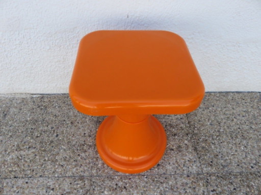 Tabouret plastique orange, SELUP, France, 1970 – krukjes, Plastic (photo 2 of 11)