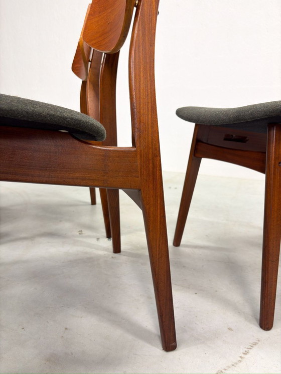 Image 1 of Set of Mid-Century Dining Chairs in Danish Design