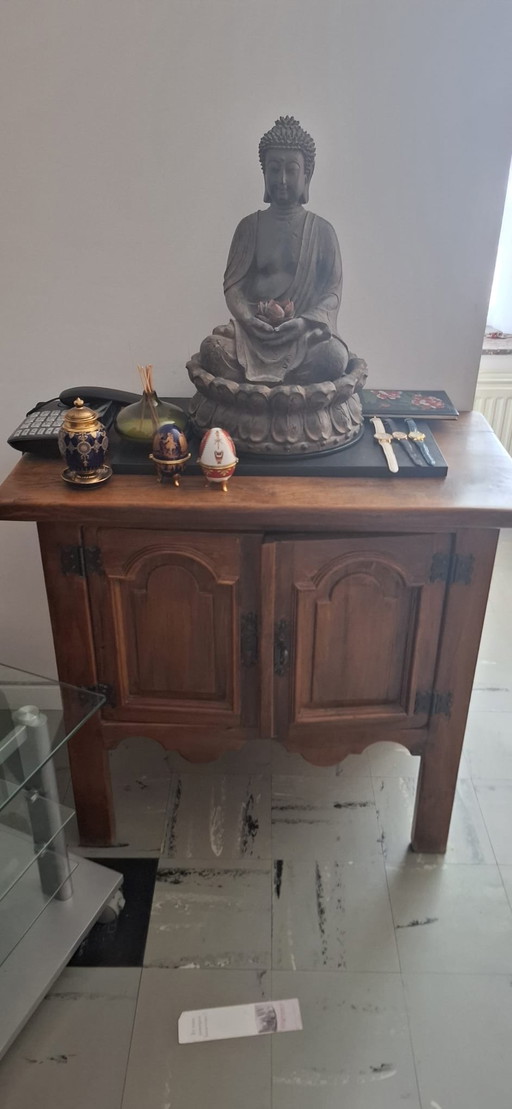Low cabinet
