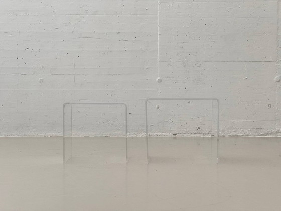 Image 1 of Set di 2 tavolini laterali/impilabili in plexiglass in stile Space Age, anni '70