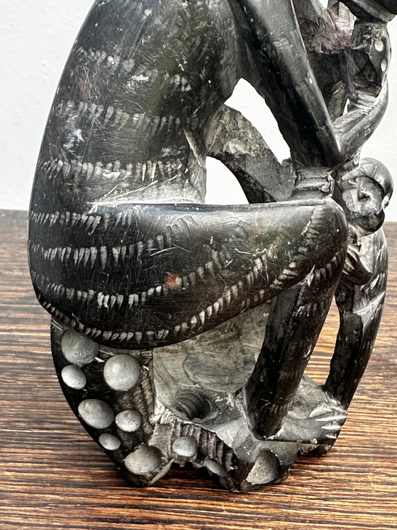 Image 1 of Scultura di Singe in pierre noire Mère et enfant H 14 cm / L 9 cm