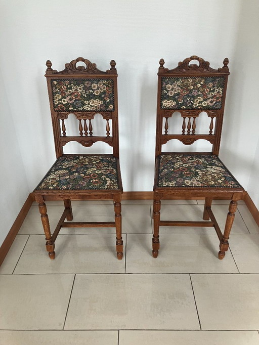 Antike dekorative Stühle