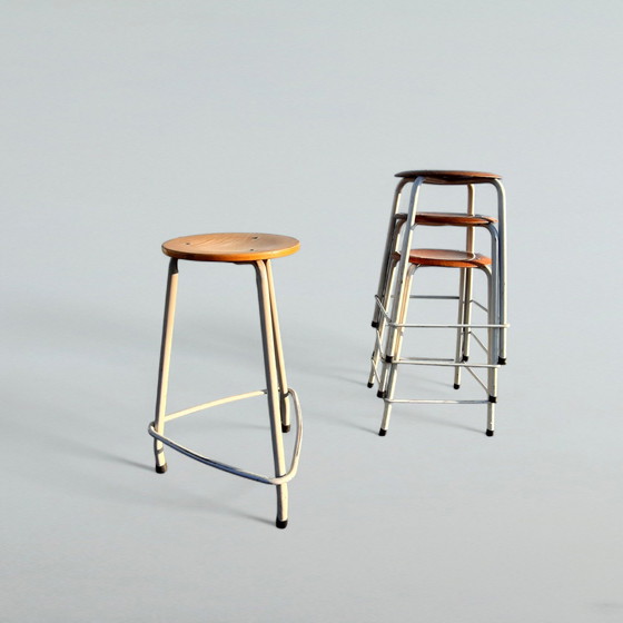 Image 1 of 4x sgabelli da laboratorio scolastico vintage