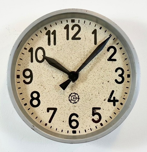 Image 1 of Grijze industriële fabriekswandklok van Chronotechna, jaren 50