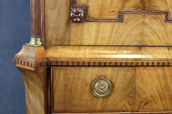 Image 1 of Elégant cabinet en acajou à décor floral vers 1780.