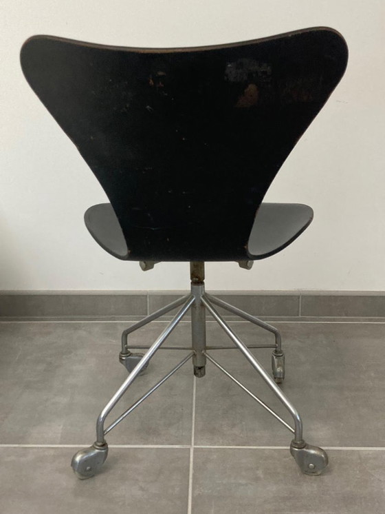 Image 1 of 1 Fritz Hansen - Arne Jacobsen - Chaise - Série 7 - Acier, contreplaqué - 1963