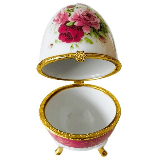 Vintage porcelain egg jewelry box, Limoges style, floral, gold hinge, 1980s – Decorative Objects, Brass (photo 9 of 10)