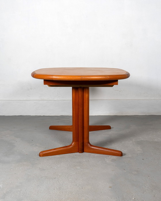 Image 1 of Mid Century Extendable Dining Table In Oval Shape By E. Valentinsen