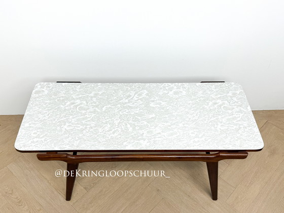 Image 1 of Tavolino da caffè vintage di metà secolo con piano in formica reversibile, impiallacciatura in teak