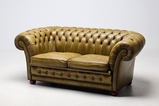 Vintage Chesterfield bank uit het midden van de 20e eeuw, gemaakt van zeegroen leer.