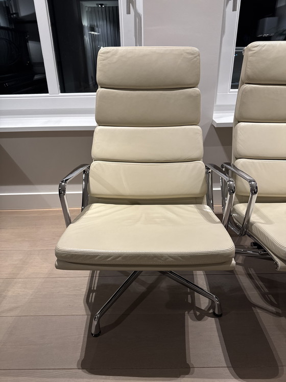 Image 1 of Charles Eames stoelen vitra 2 stuks