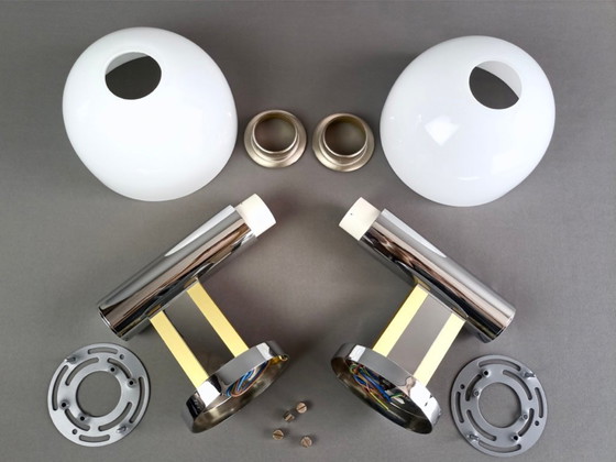 Image 1 of Gaetano Sciolari 1970s dos apliques de cromo y pantallas de cristal. Nuevo de stock antiguo.