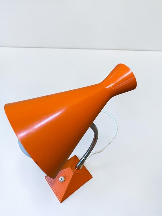 Image 1 of Oranje tafellamp uit de jaren 70 in ruimtetijdstijl | Vintage bureaulamp uit het midden van de 20e eeuw | Retro designlamp