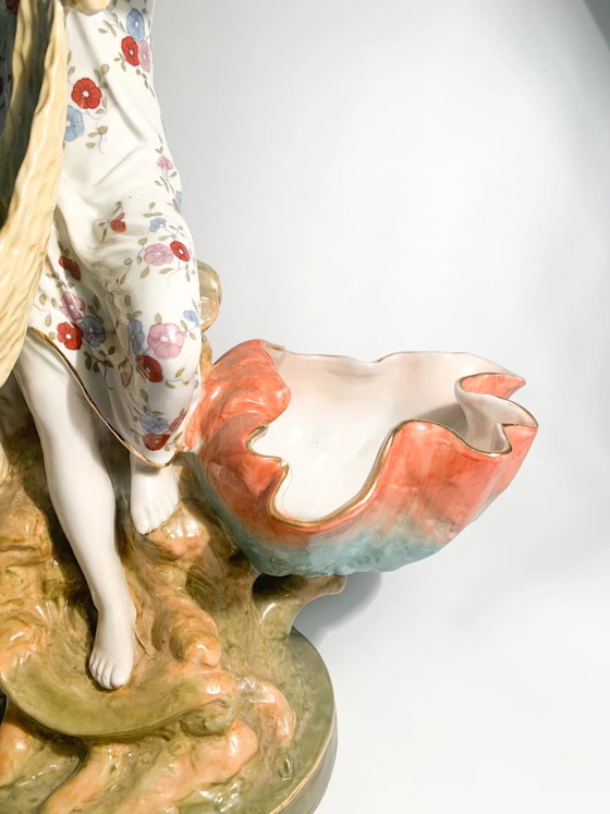 Sculptures en céramique française d'une dame avec des paniers, années 1940 (photo 2 of 14)