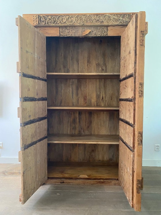 Image 1 of Puerta de entrada india de armario antiguo